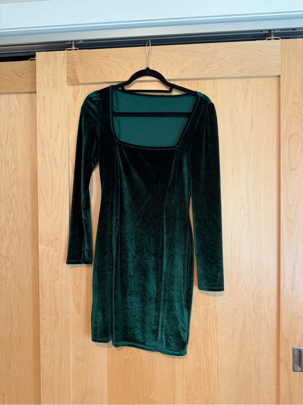 Emerald Velvet Long-Sleeve Square Neck Dress